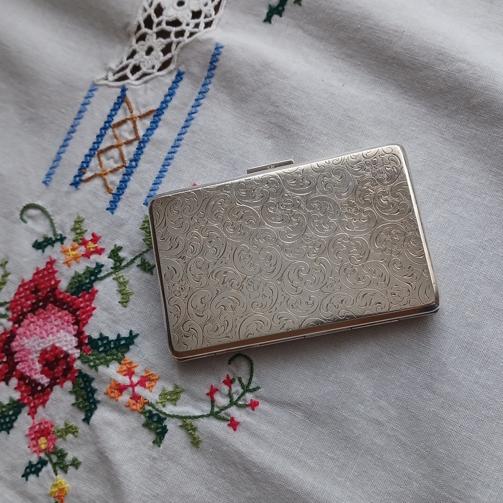 Vintage Ladies Silver Cigarette Case - Picture 2 of 4